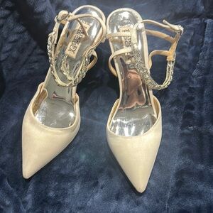 Badgely Mischka Cream Strappy Heels